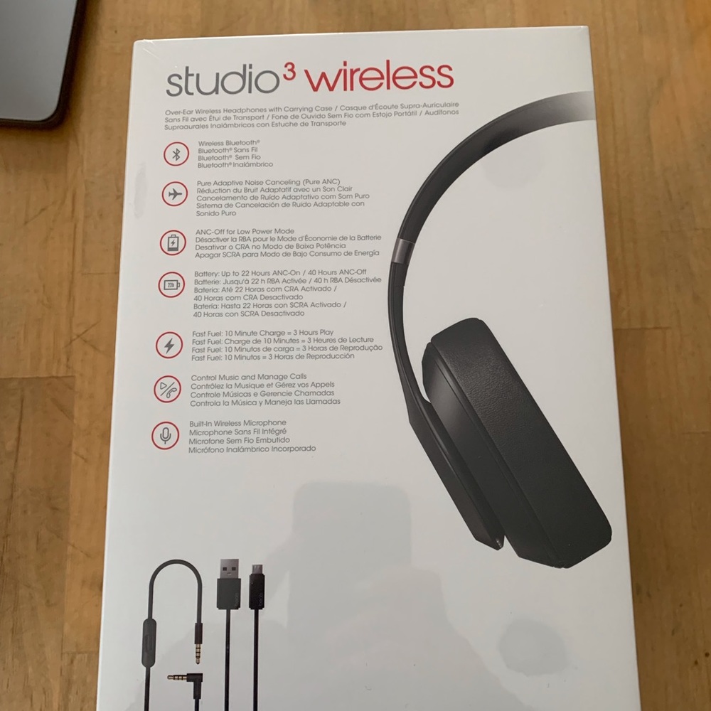 Beats Studio 3 Wireless headphones. - Picture 4 of 5